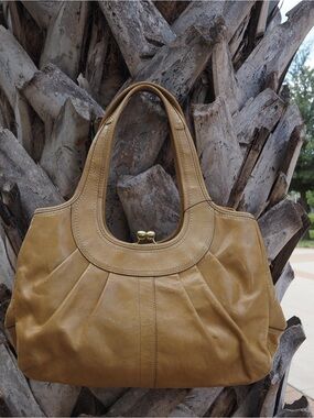 Classic Kisslock Mustard Leather Shoulder Bag